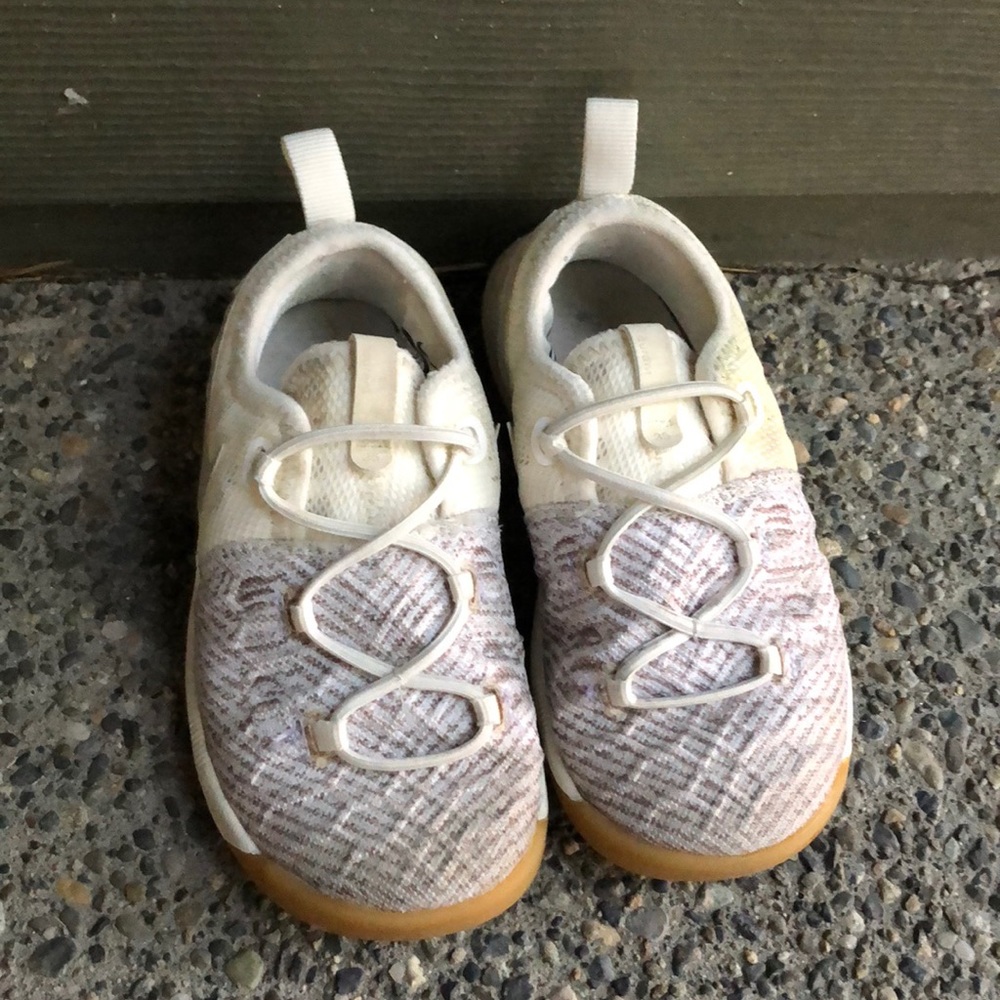 Toddler girl Kevin Durant Nike’s GUC